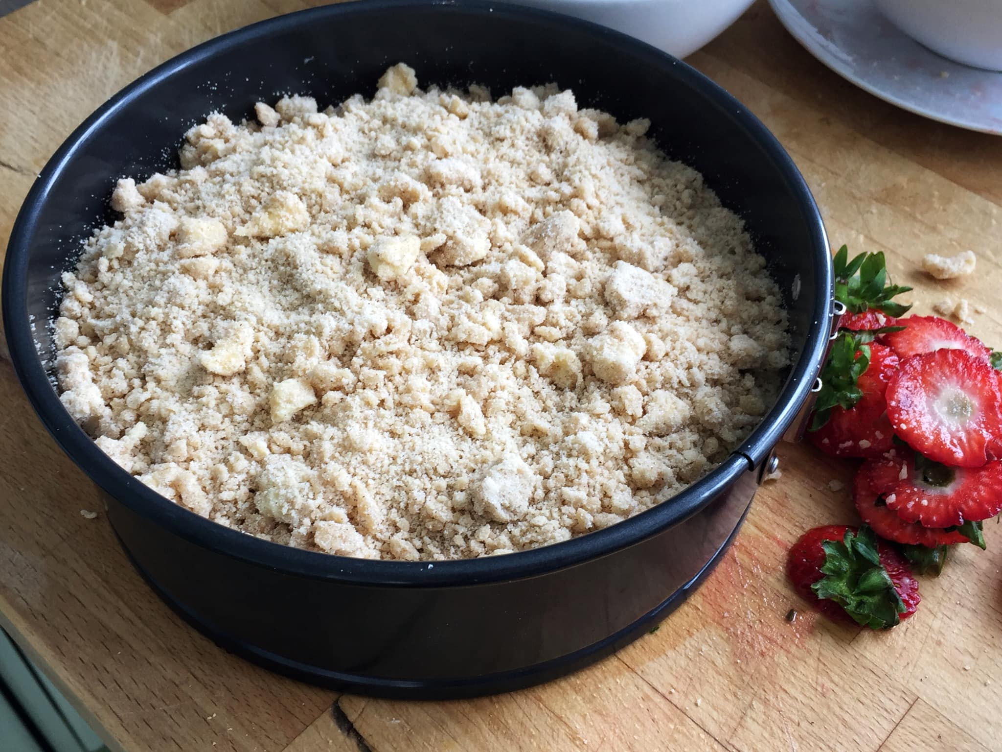 Strawberry Crumble Cake