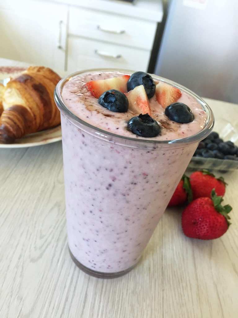 Berry Smoothie with Oatmeal 