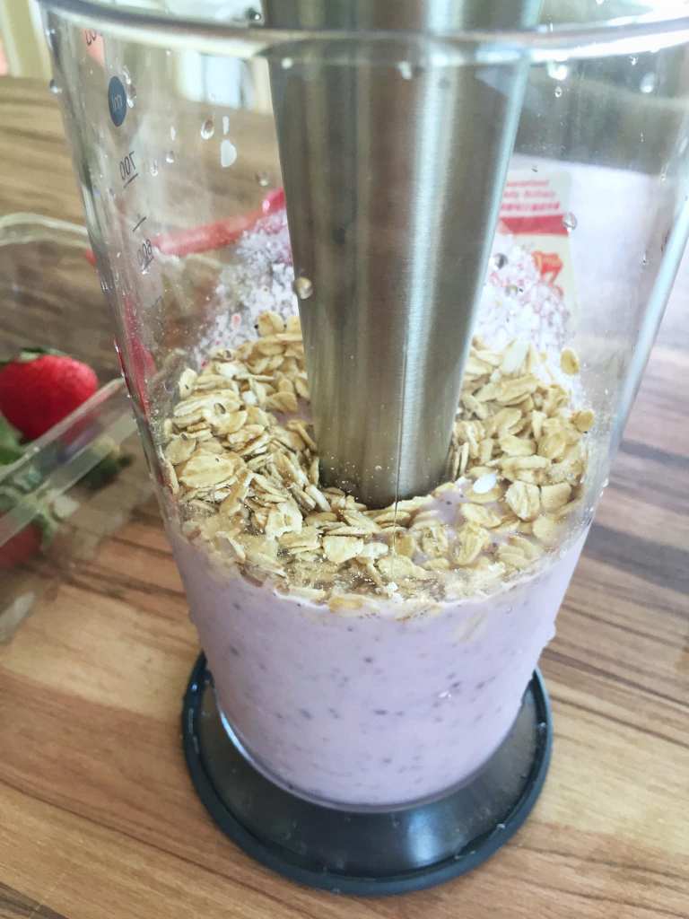 Berry Smoothie with Oatmeal 