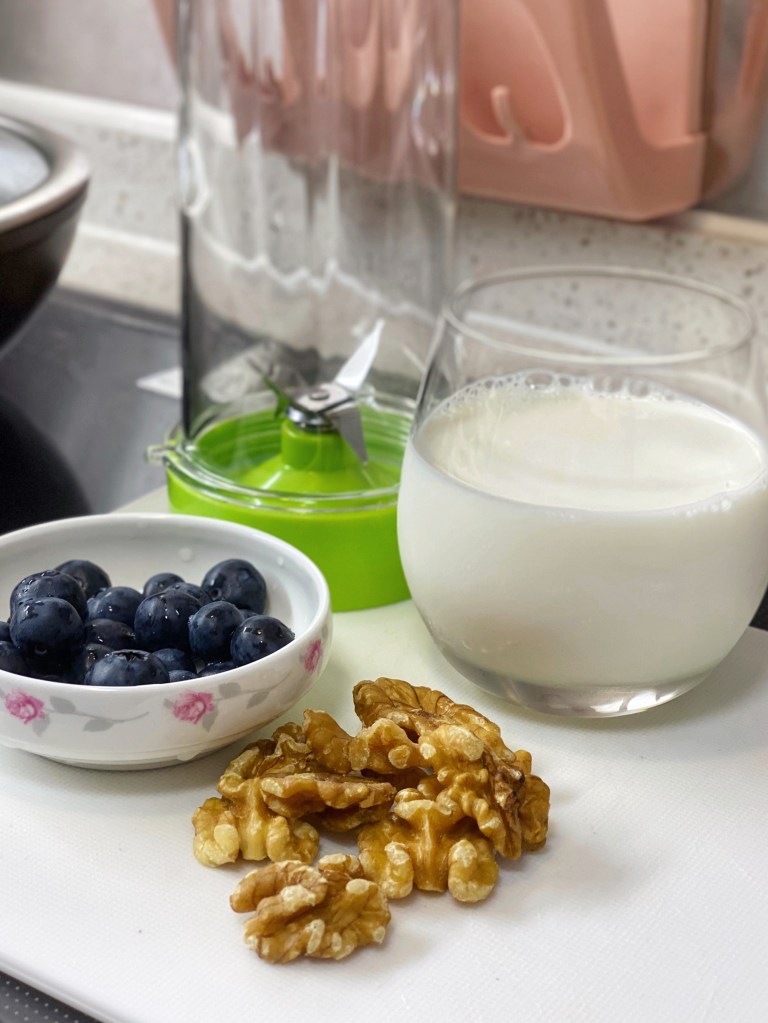  Blueberry Walnut Smoothie