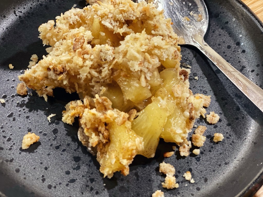 Pineapple Crumble with Cinnamon and Coconut