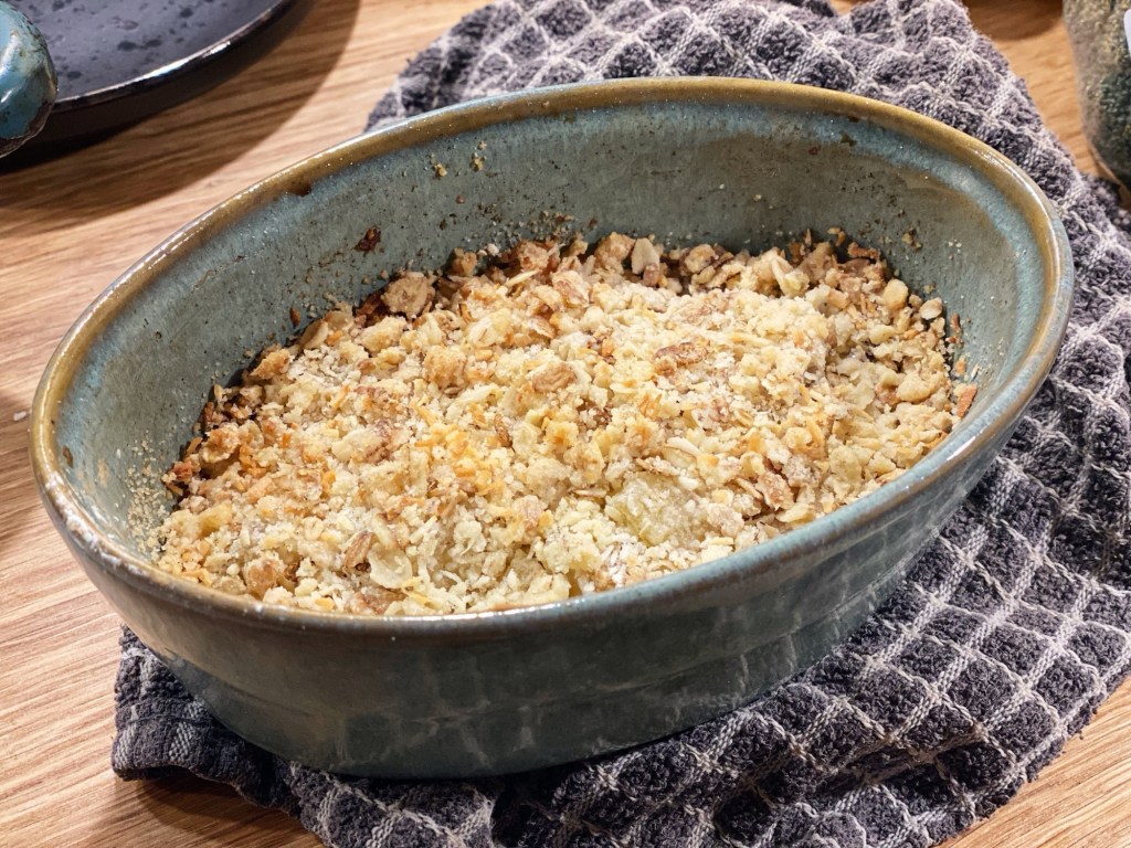 Pineapple Crumble with Cinnamon and Coconut